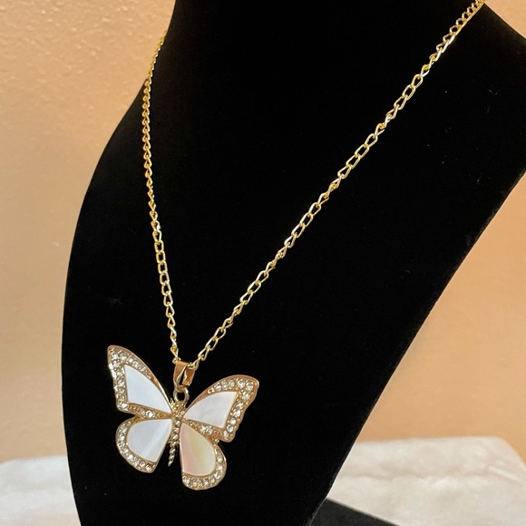 “Nature’s Pearl” - handcrafted necklace - Picture 3 of 4